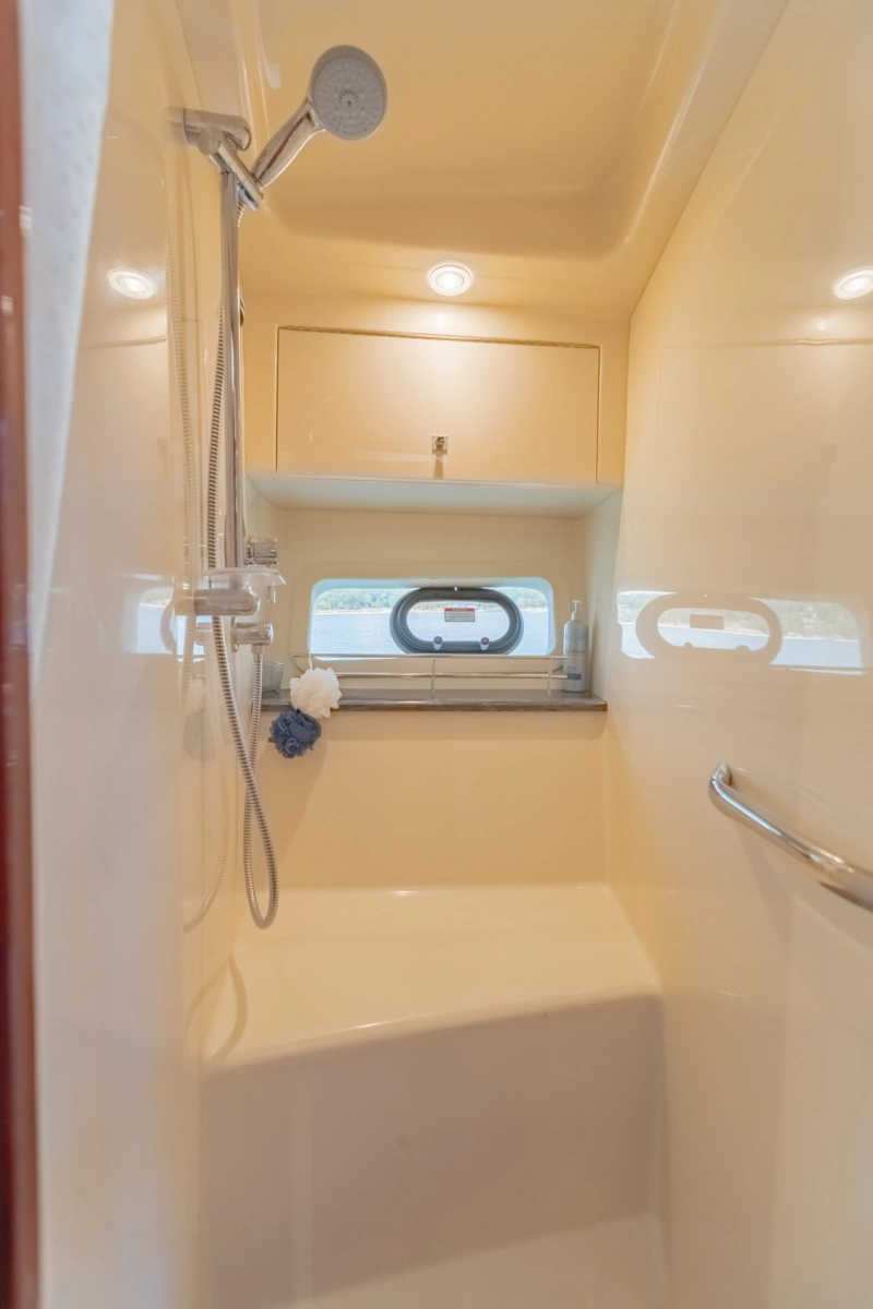 Fwd State Room Shower (1) Table Rock Lake