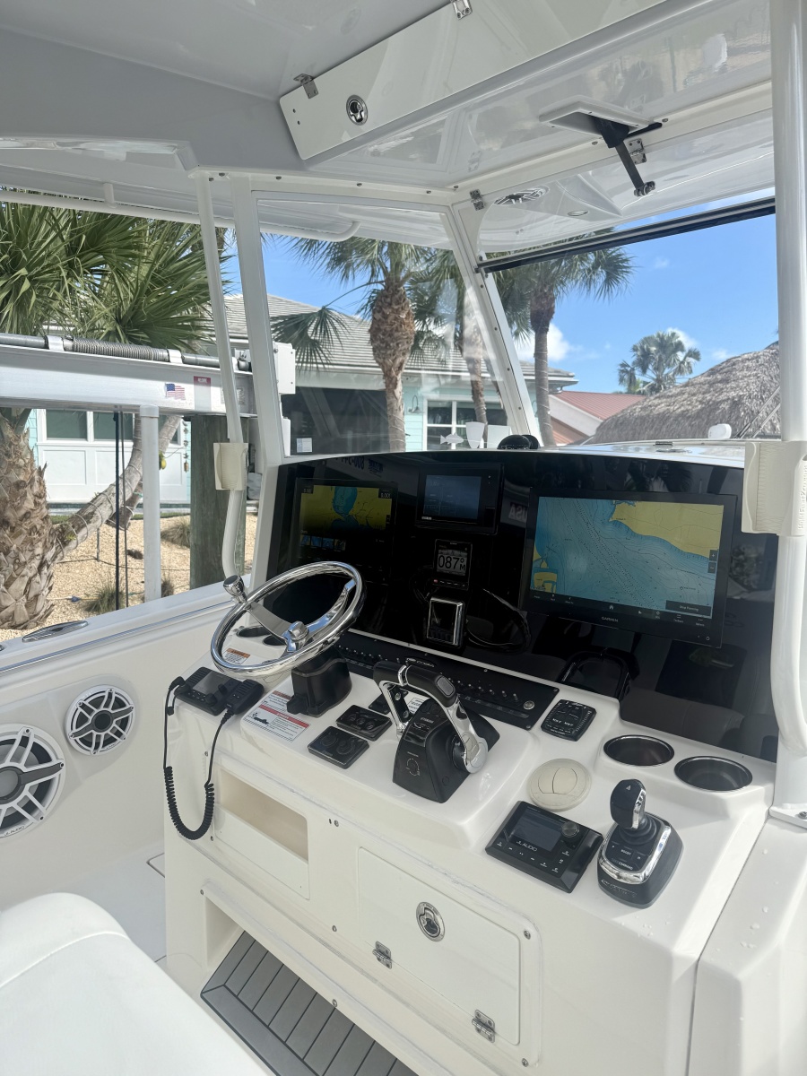 2021 Cobia 350
