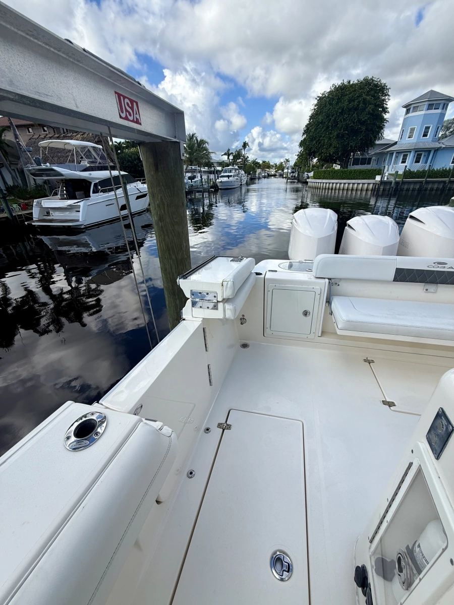 2021 Cobia 350