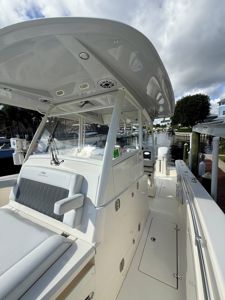 2021 Cobia 350