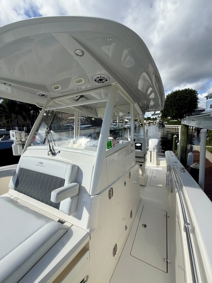 2021 Cobia 350