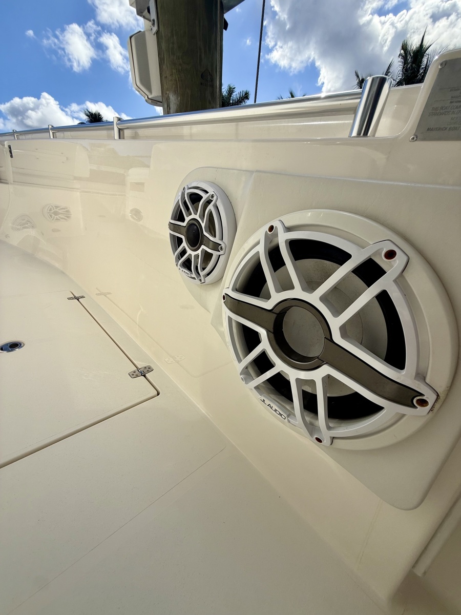 2021 Cobia 350