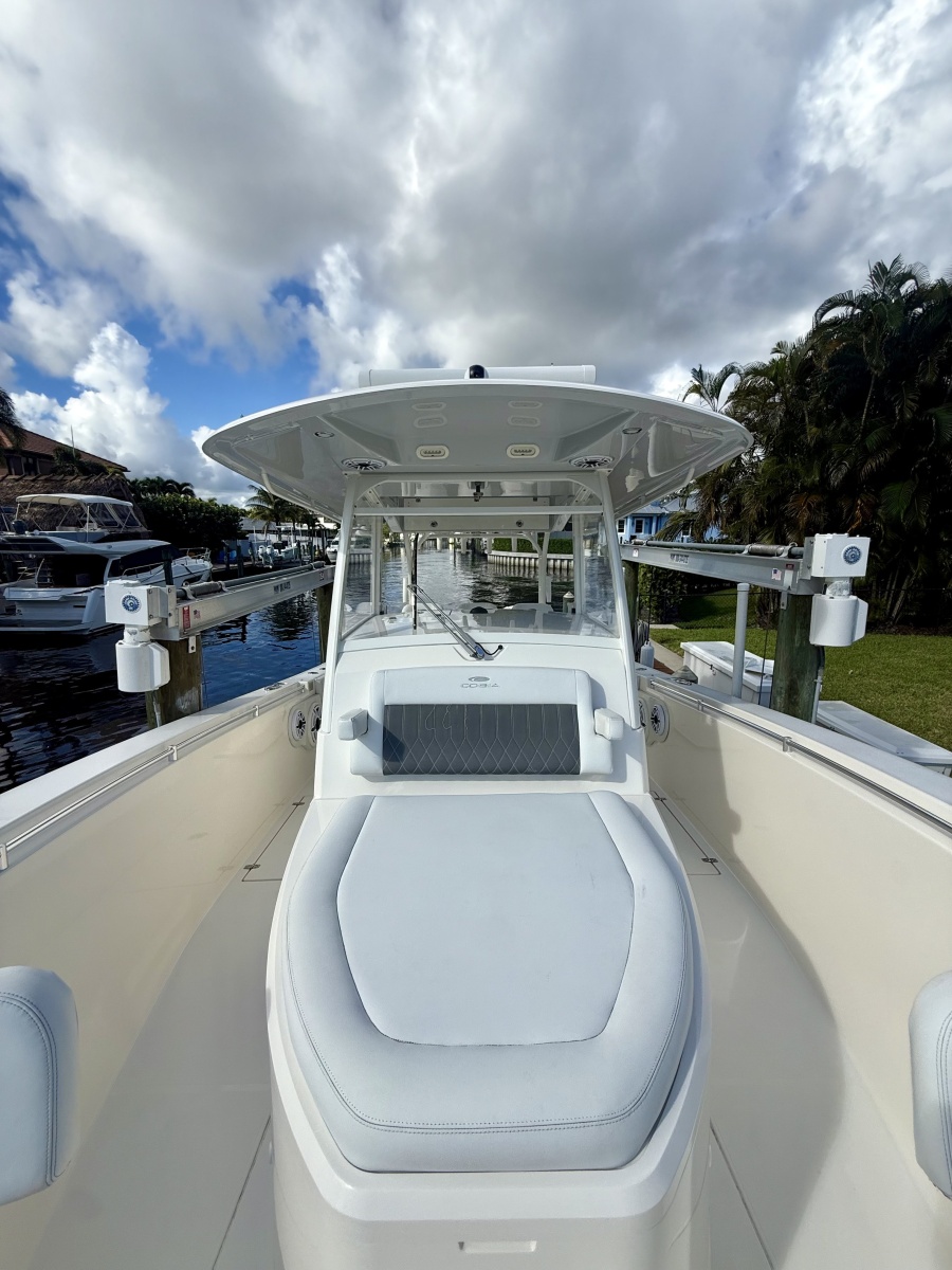 2021 Cobia 350