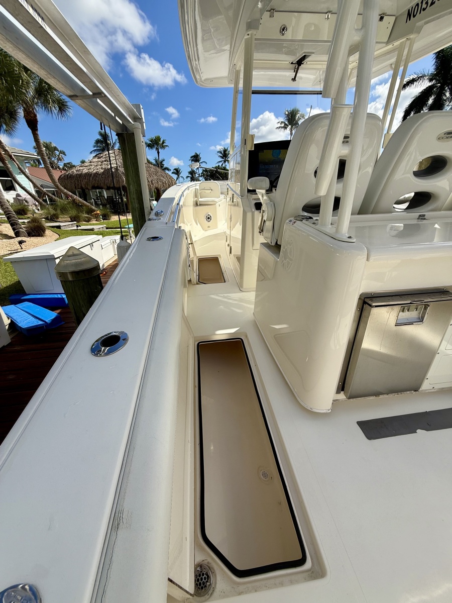 2021 Cobia 350