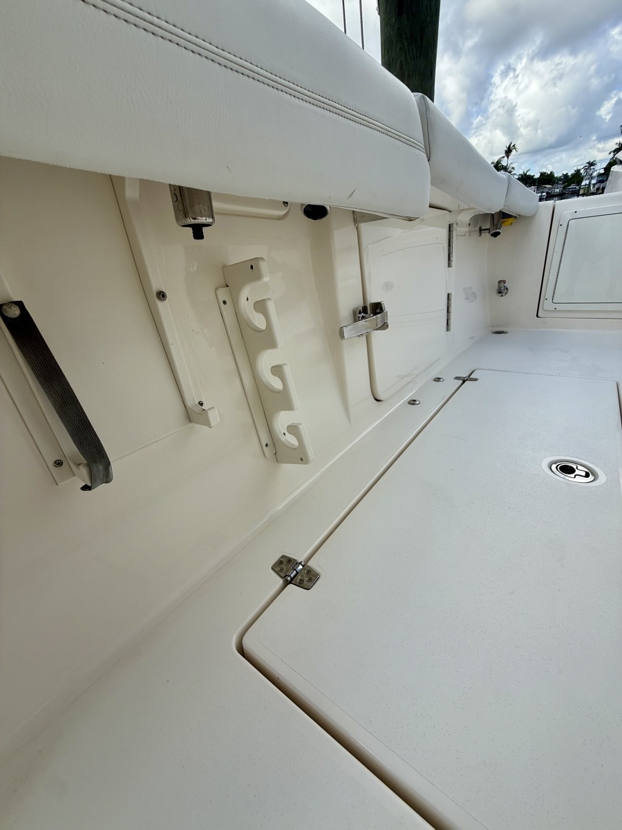 2021 Cobia 350
