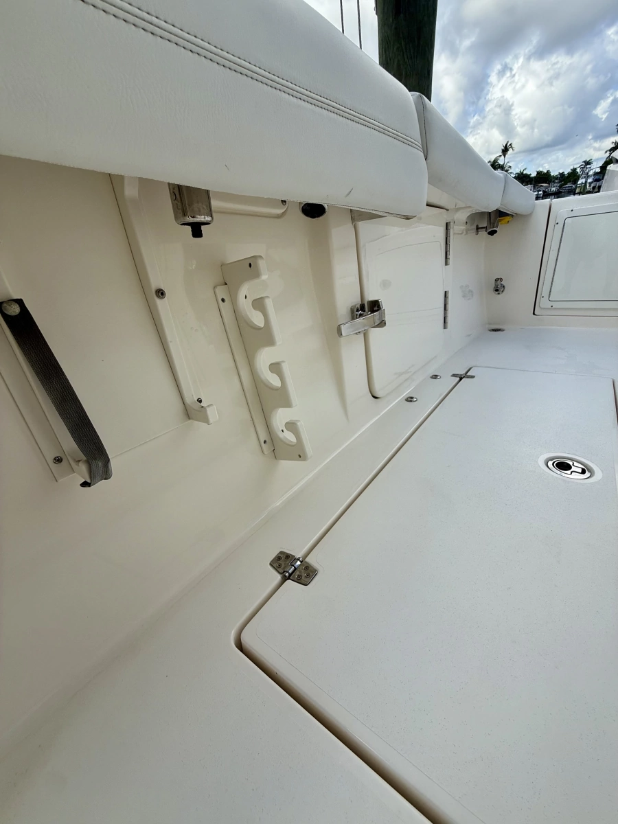 2021 Cobia 350