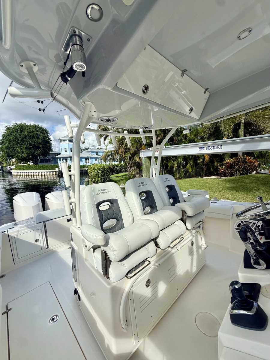 2021 Cobia 350