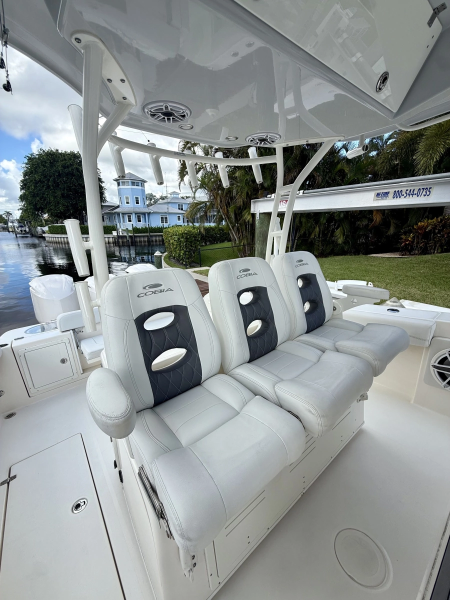 2021 Cobia 350