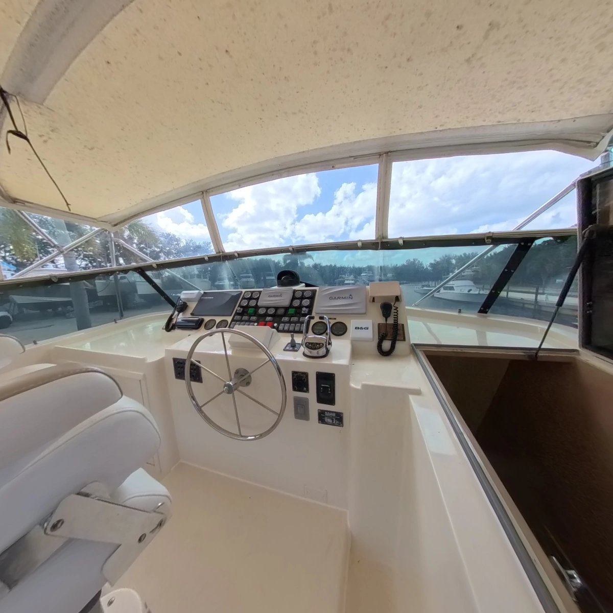 1991 Hatteras 70 Cockpit Motor Yacht