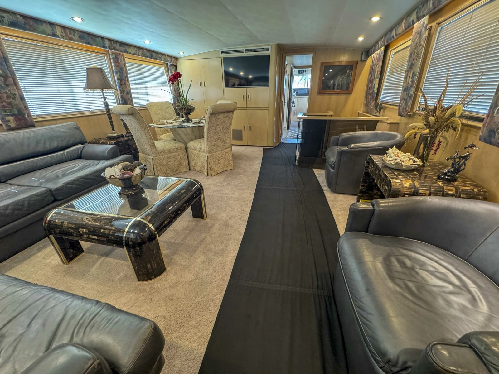 1991 Hatteras 70 Cockpit Motor Yacht