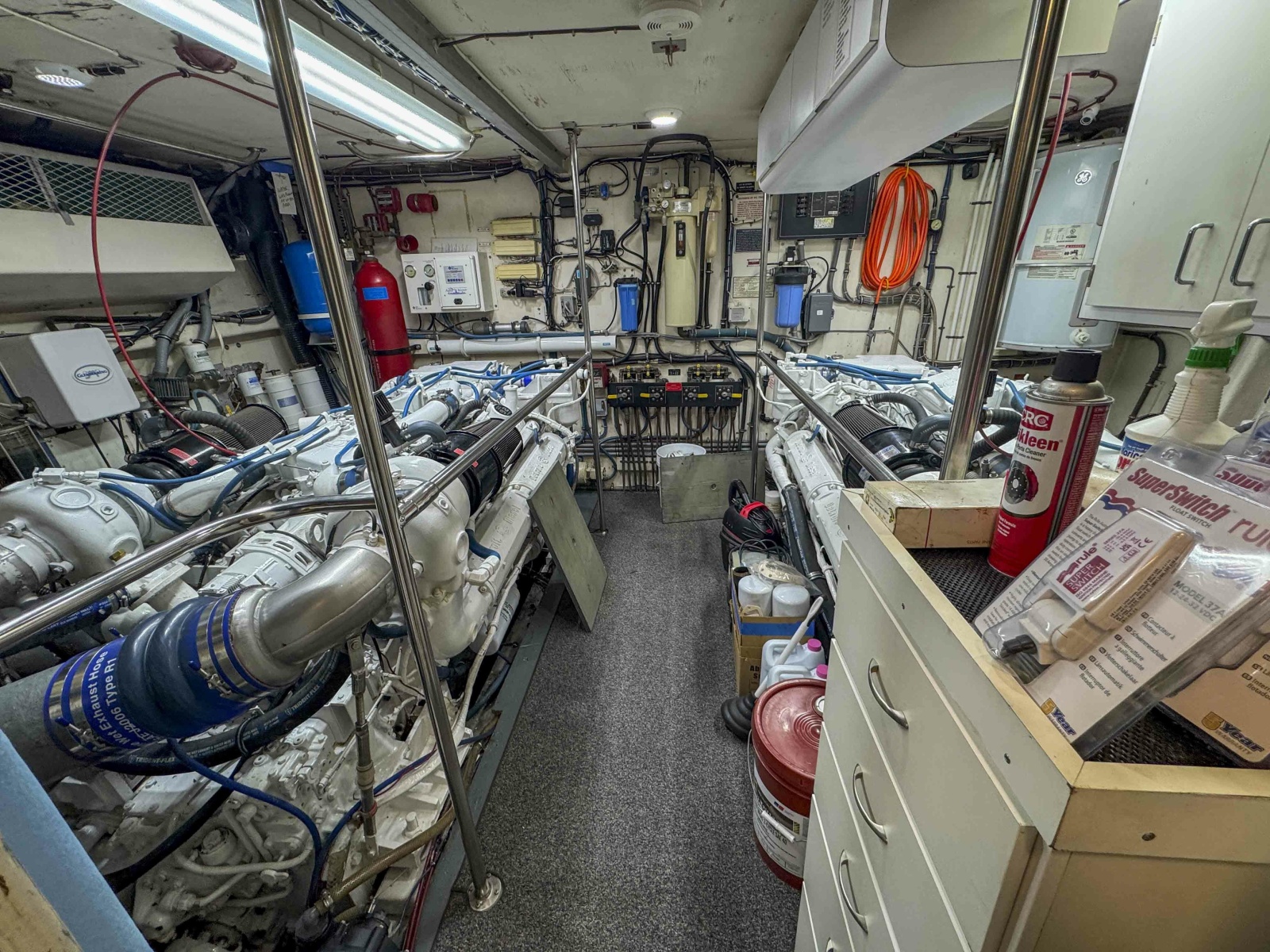 1991 Hatteras 70 Cockpit Motor Yacht