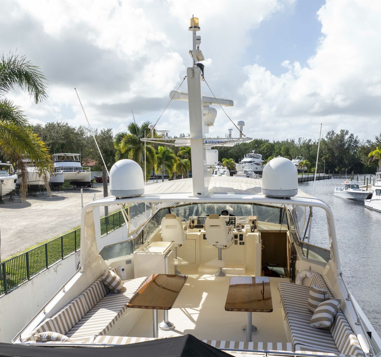 1991 Hatteras 70 Cockpit Motor Yacht