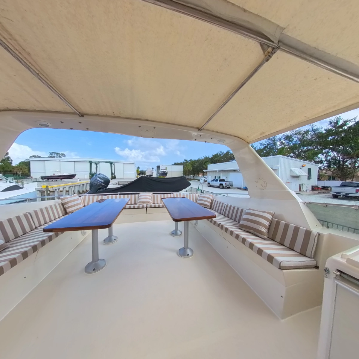 1991 Hatteras 70 Cockpit Motor Yacht