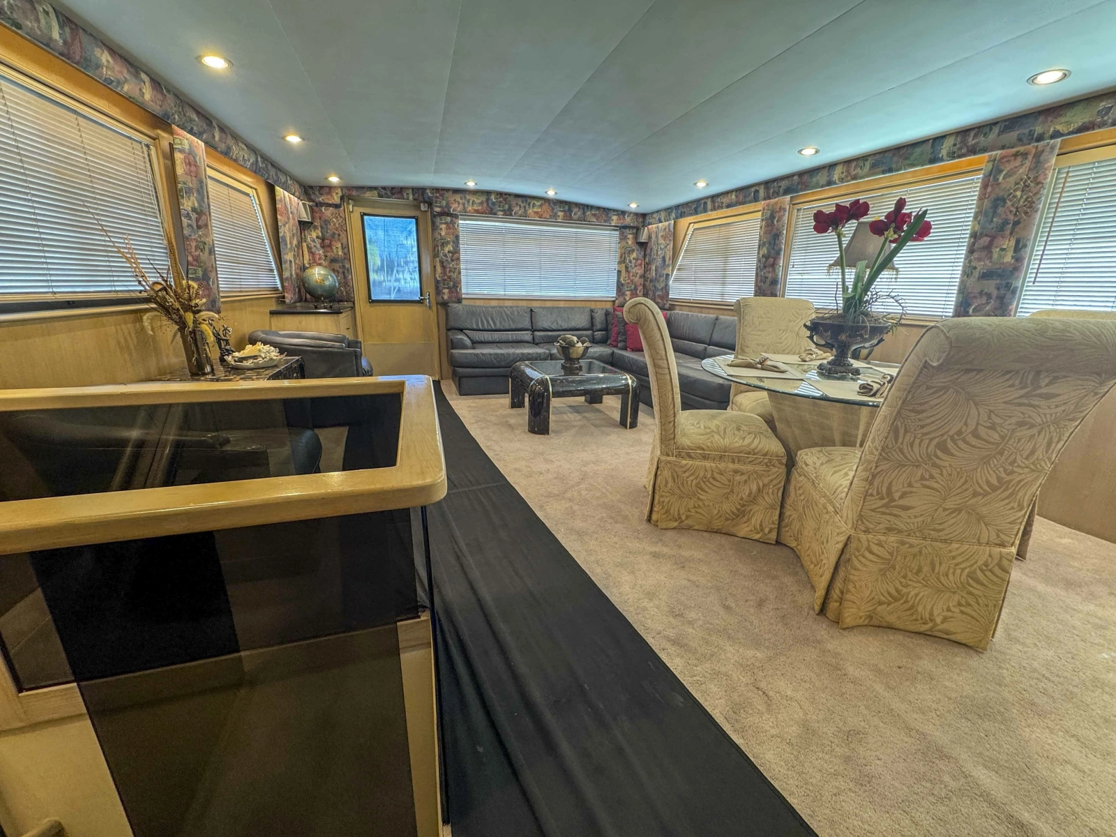 1991 Hatteras 70 Cockpit Motor Yacht