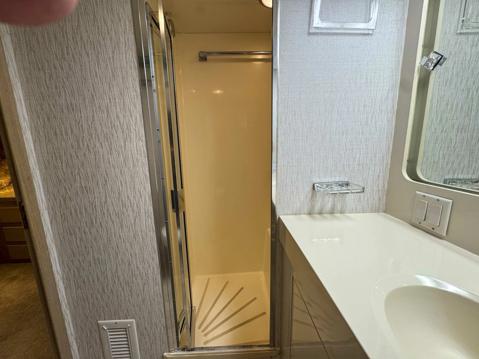 1991 Hatteras 70 Cockpit Motor Yacht
