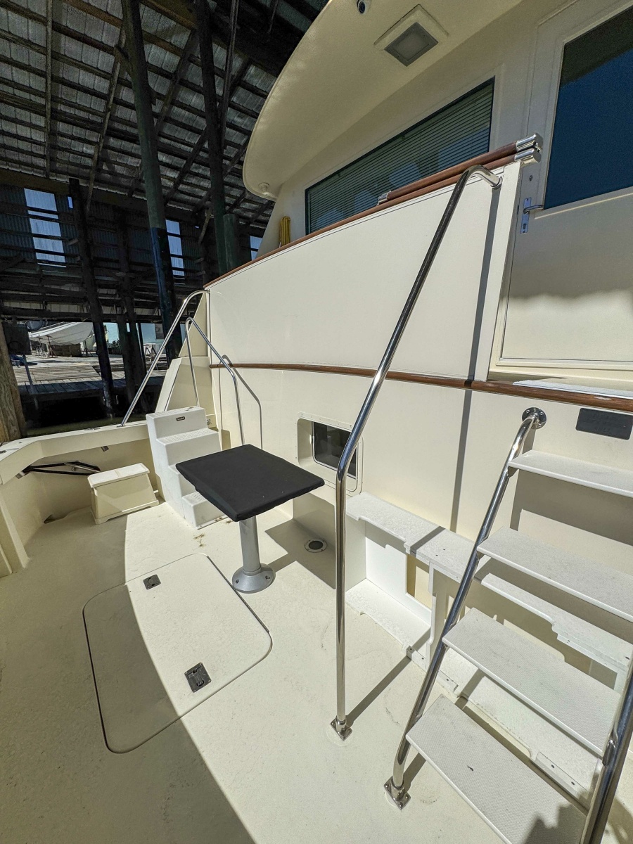 1991 Hatteras 70 Cockpit Motor Yacht