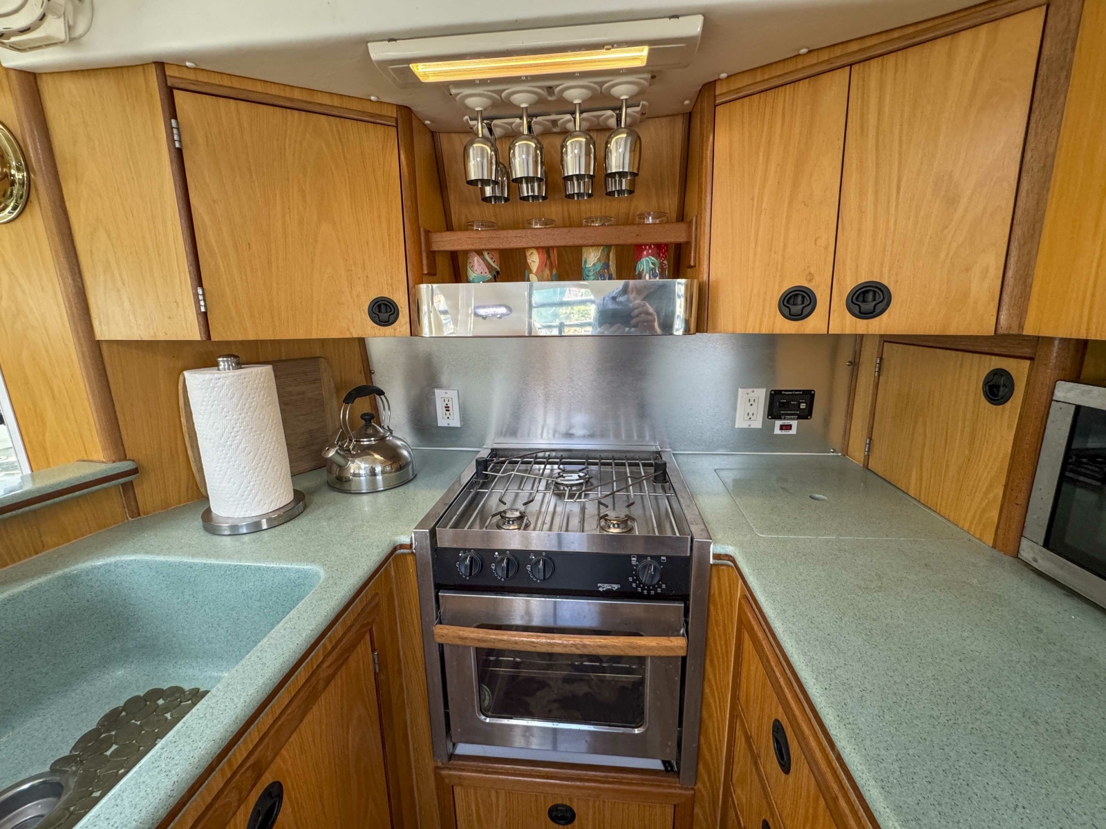 2007 Manta 42 Mk IV — CONSCIOUS SEDATION
