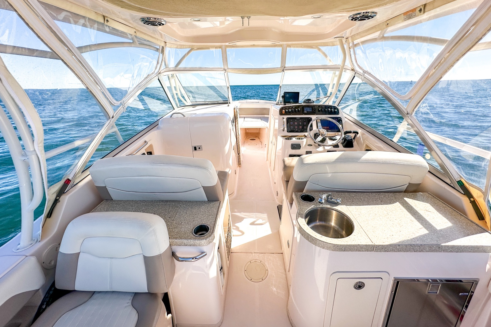 2014 Grady-White 307 Freedom