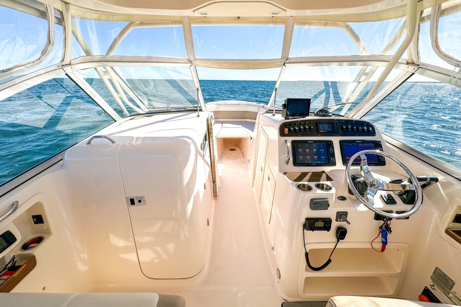 2014 Grady-White 307 Freedom