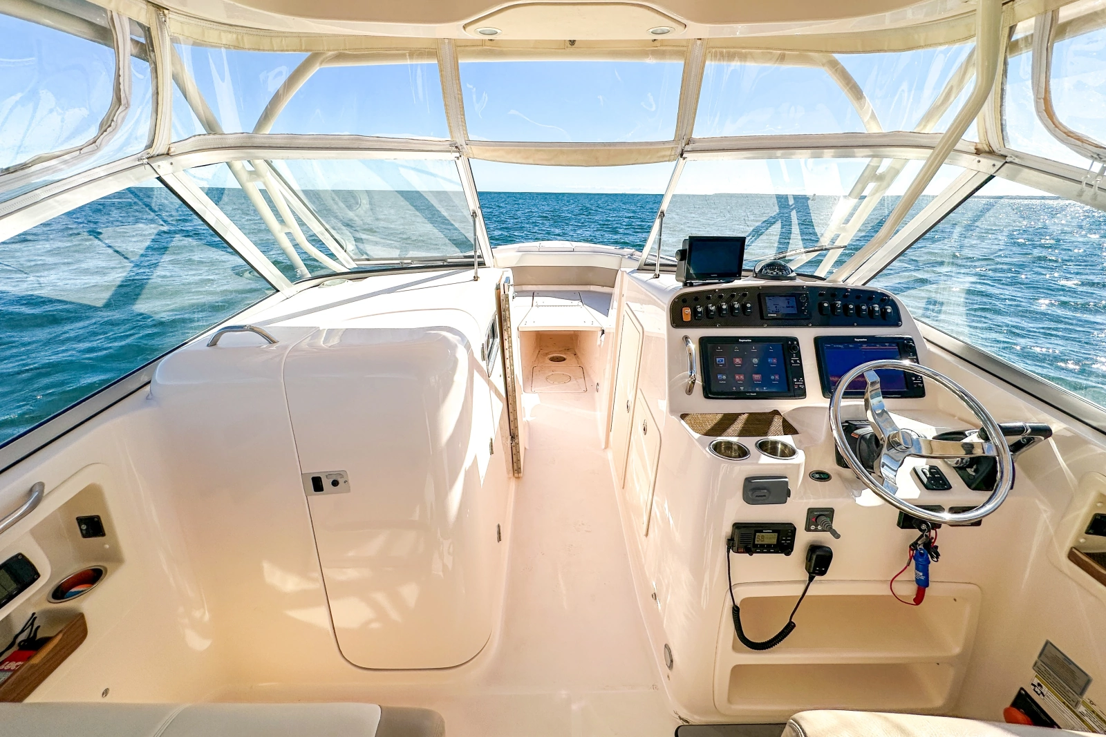 2014 Grady-White 307 Freedom