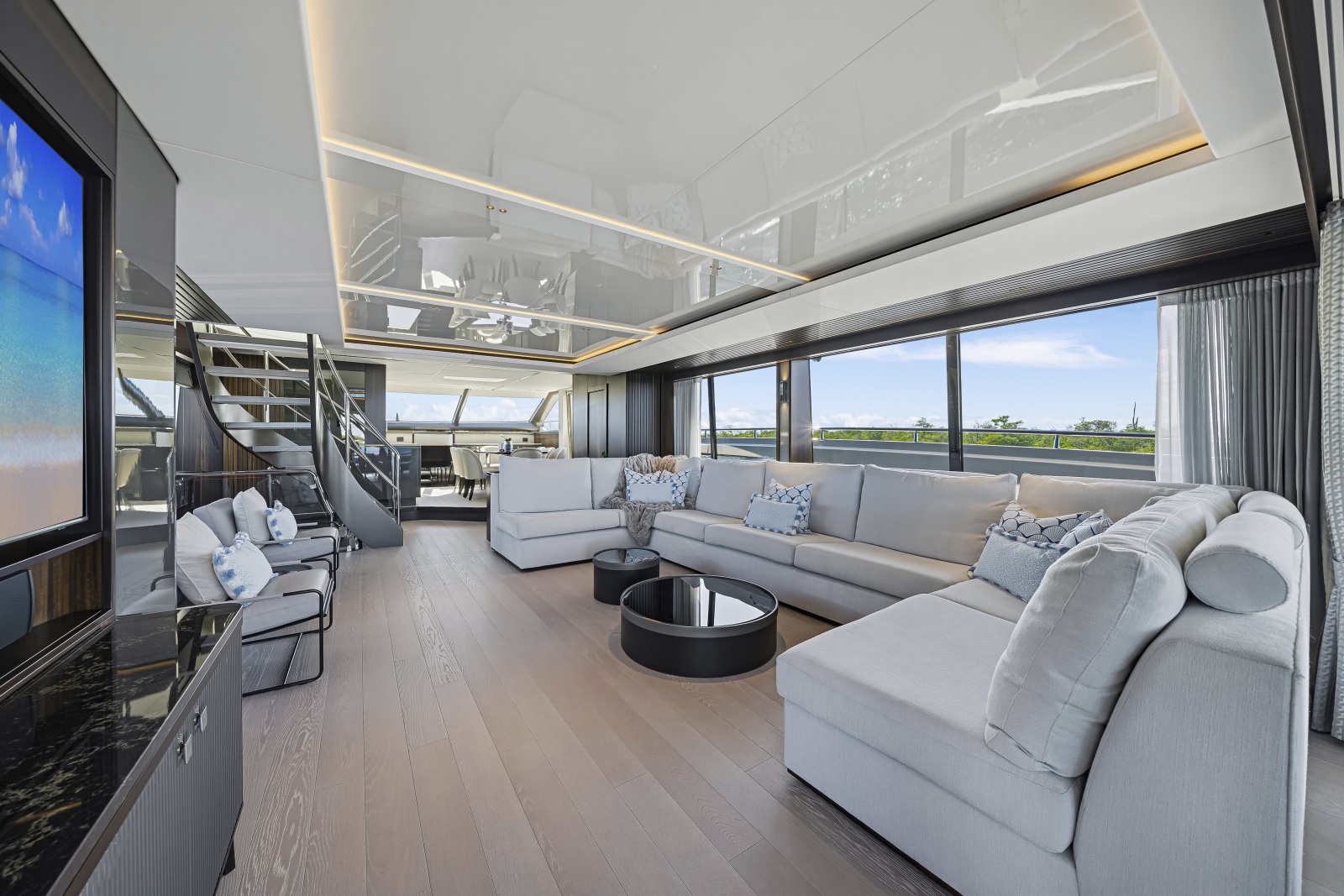 2025 Sunseeker 90 Ocean Enclosed