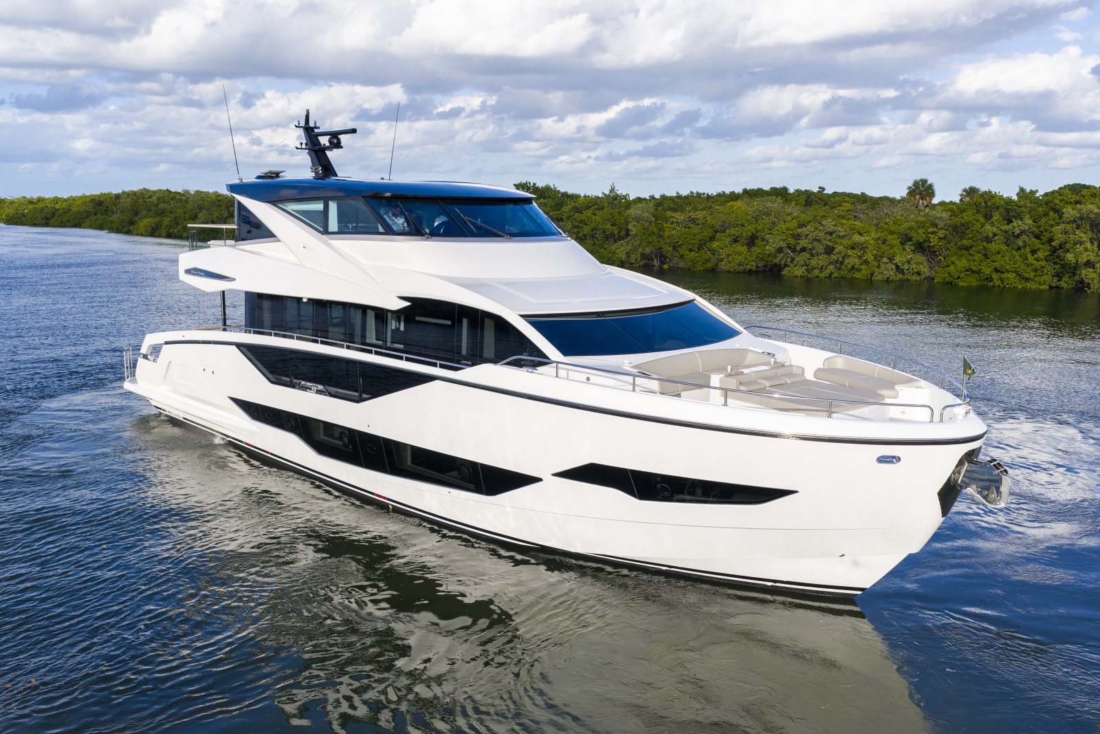 2025 Sunseeker 90 Ocean Enclosed