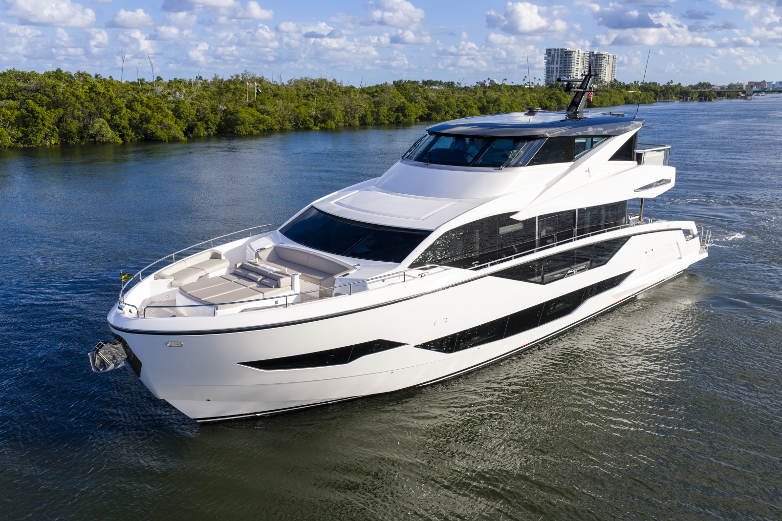 2025 Sunseeker 90 Ocean Enclosed