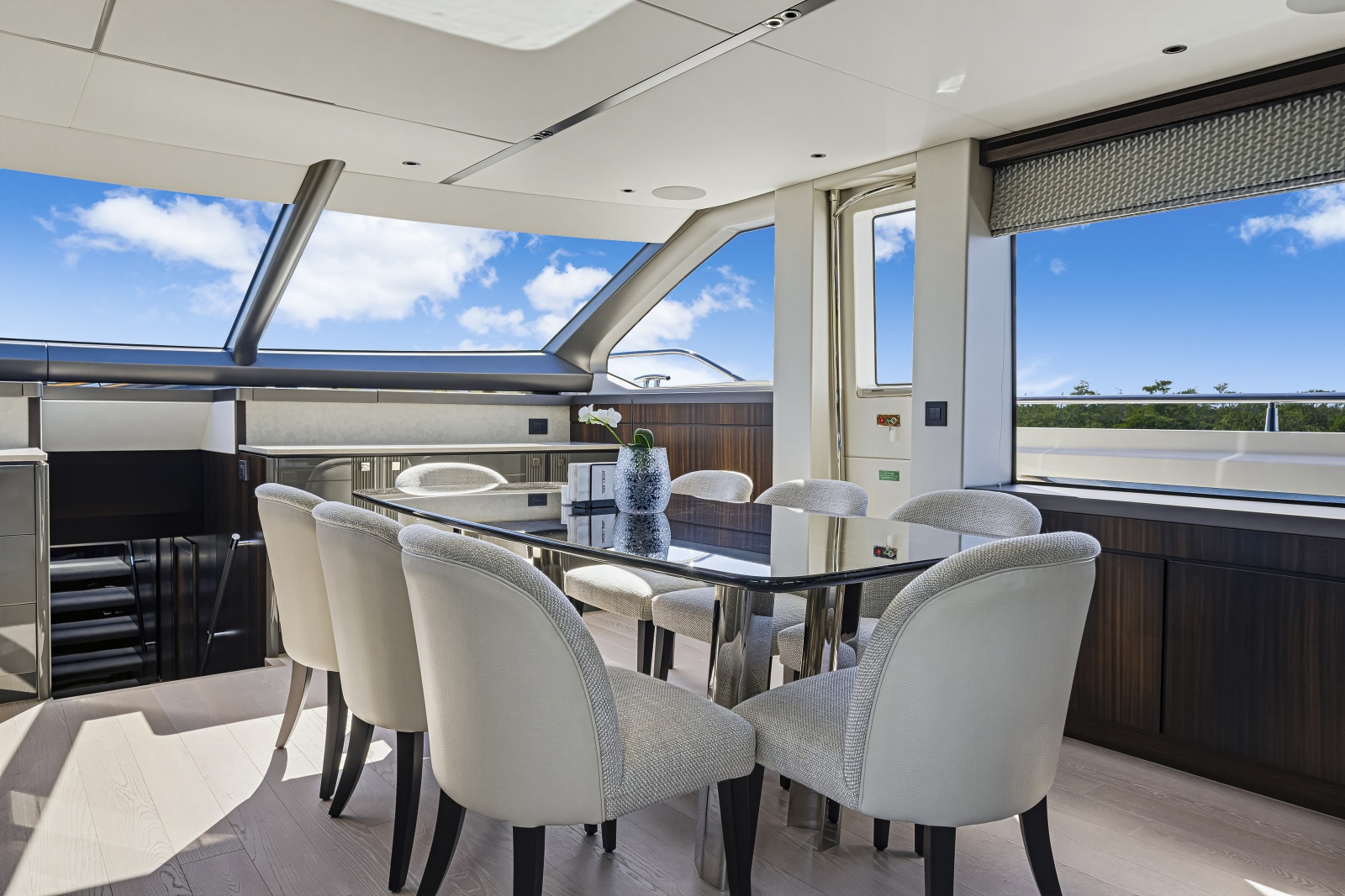 2025 Sunseeker 90 Ocean Enclosed