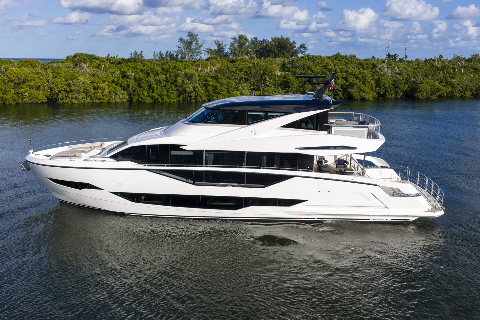 2025 Sunseeker 90 Ocean Enclosed