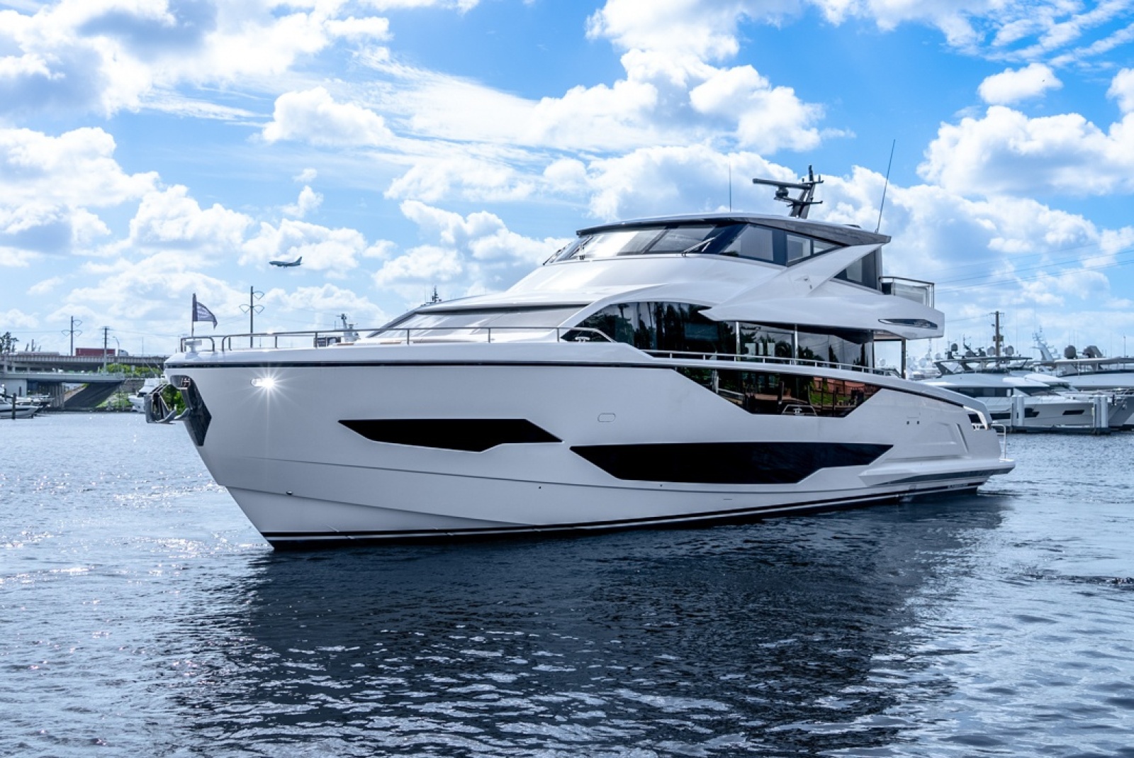2025 Sunseeker 90 Ocean Enclosed