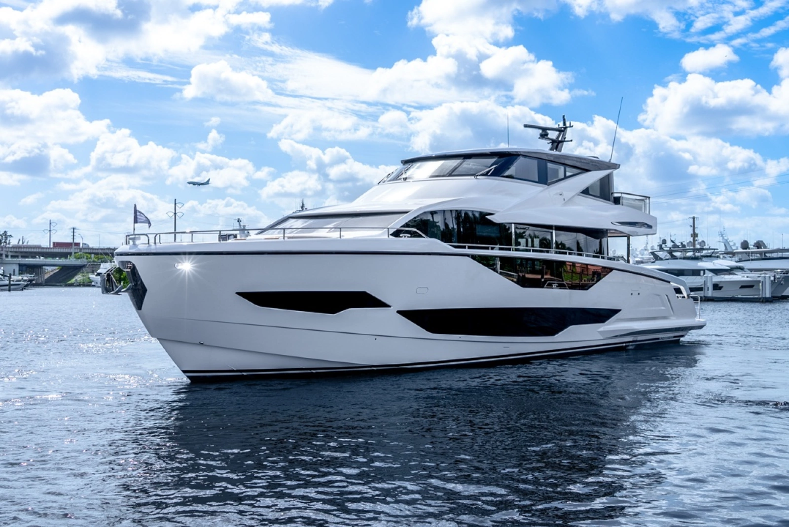 2025 Sunseeker 90 Ocean Enclosed