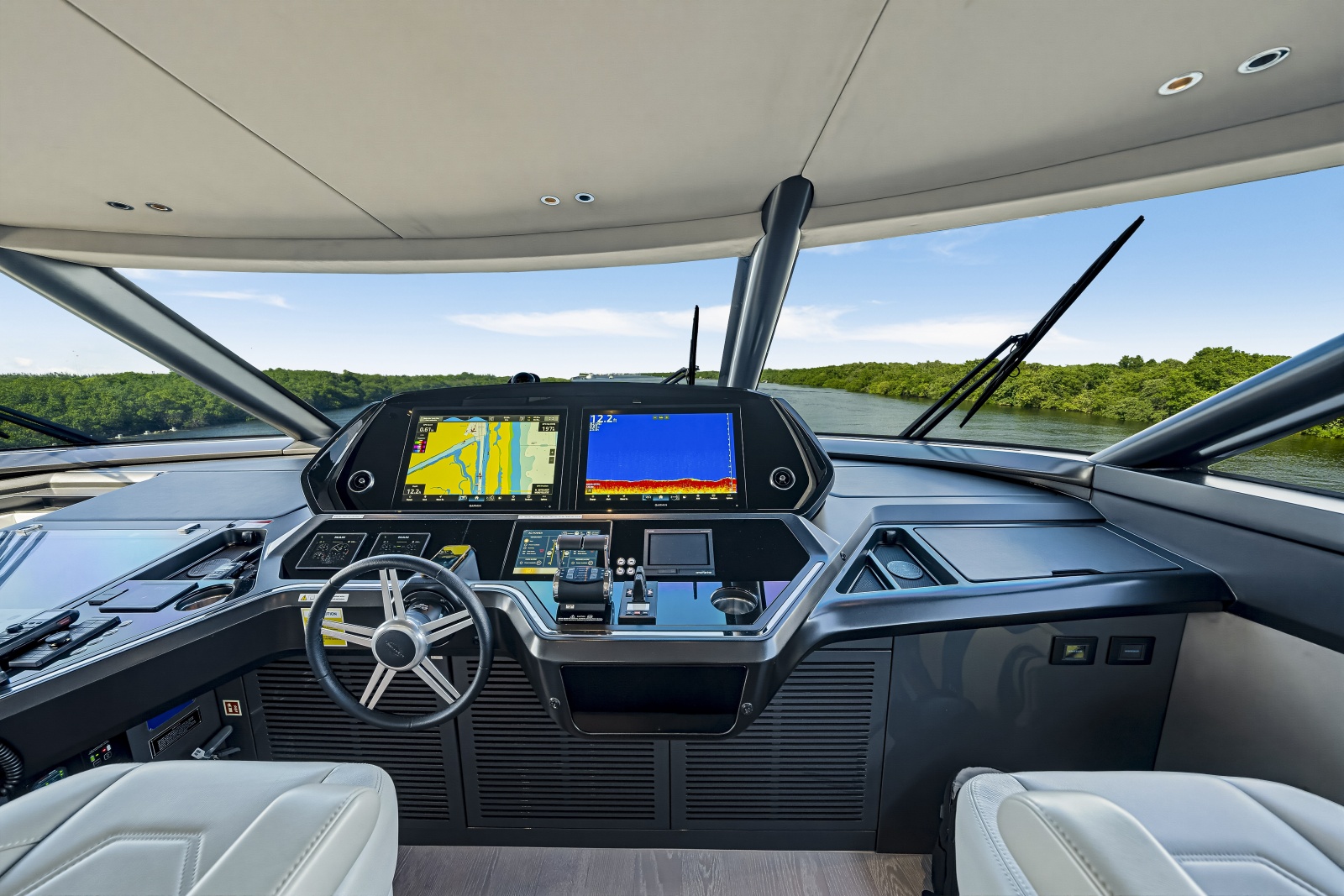 2025 Sunseeker 90 Ocean Enclosed