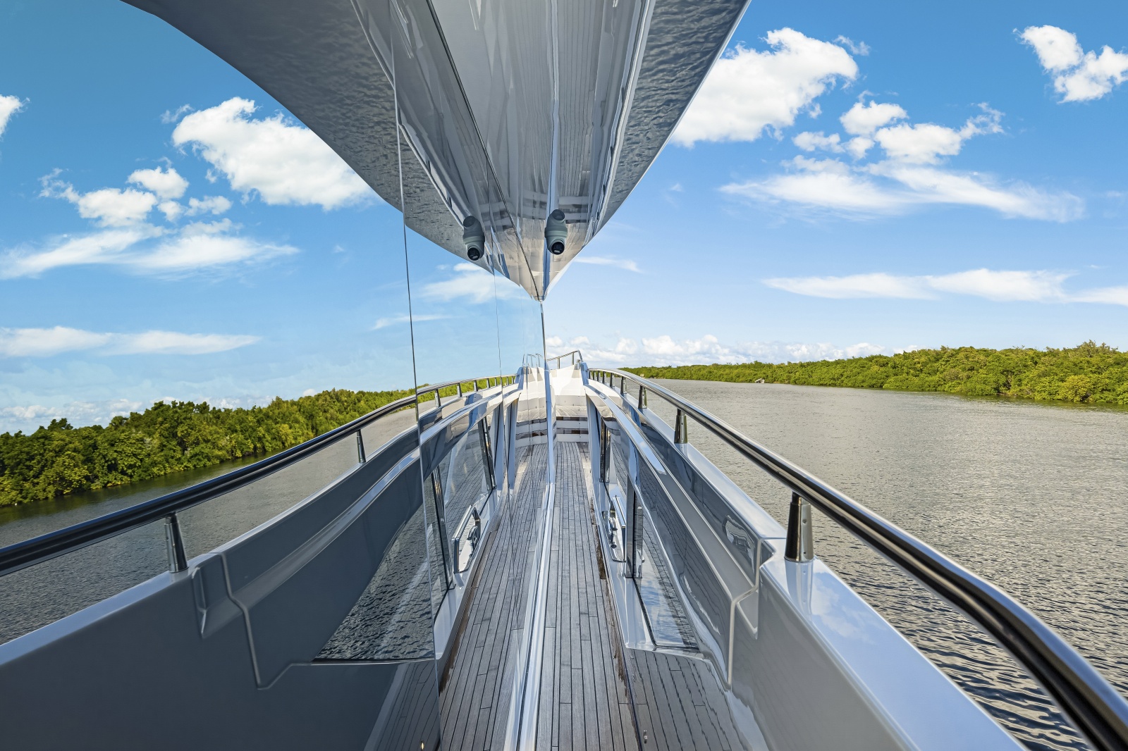 2025 Sunseeker 90 Ocean Enclosed