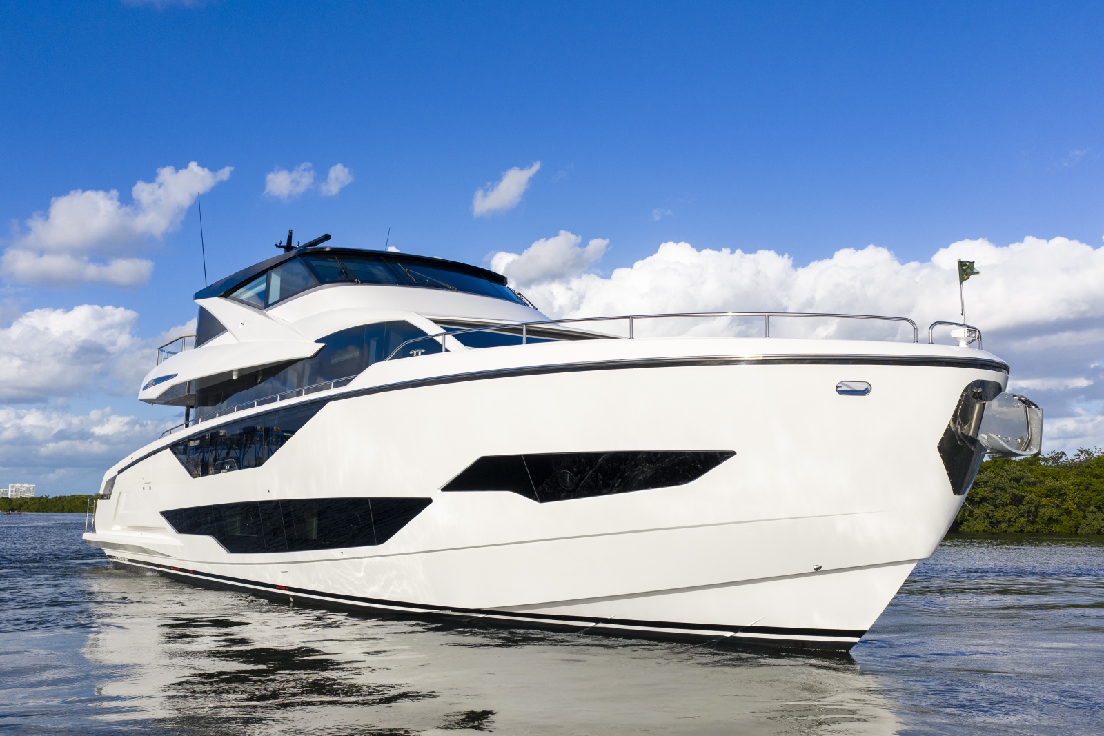2025 Sunseeker 90 Ocean Enclosed
