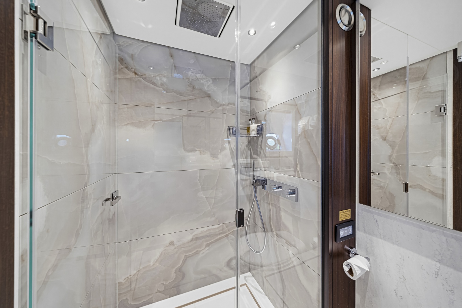 2025 Sunseeker 90 Ocean Enclosed
