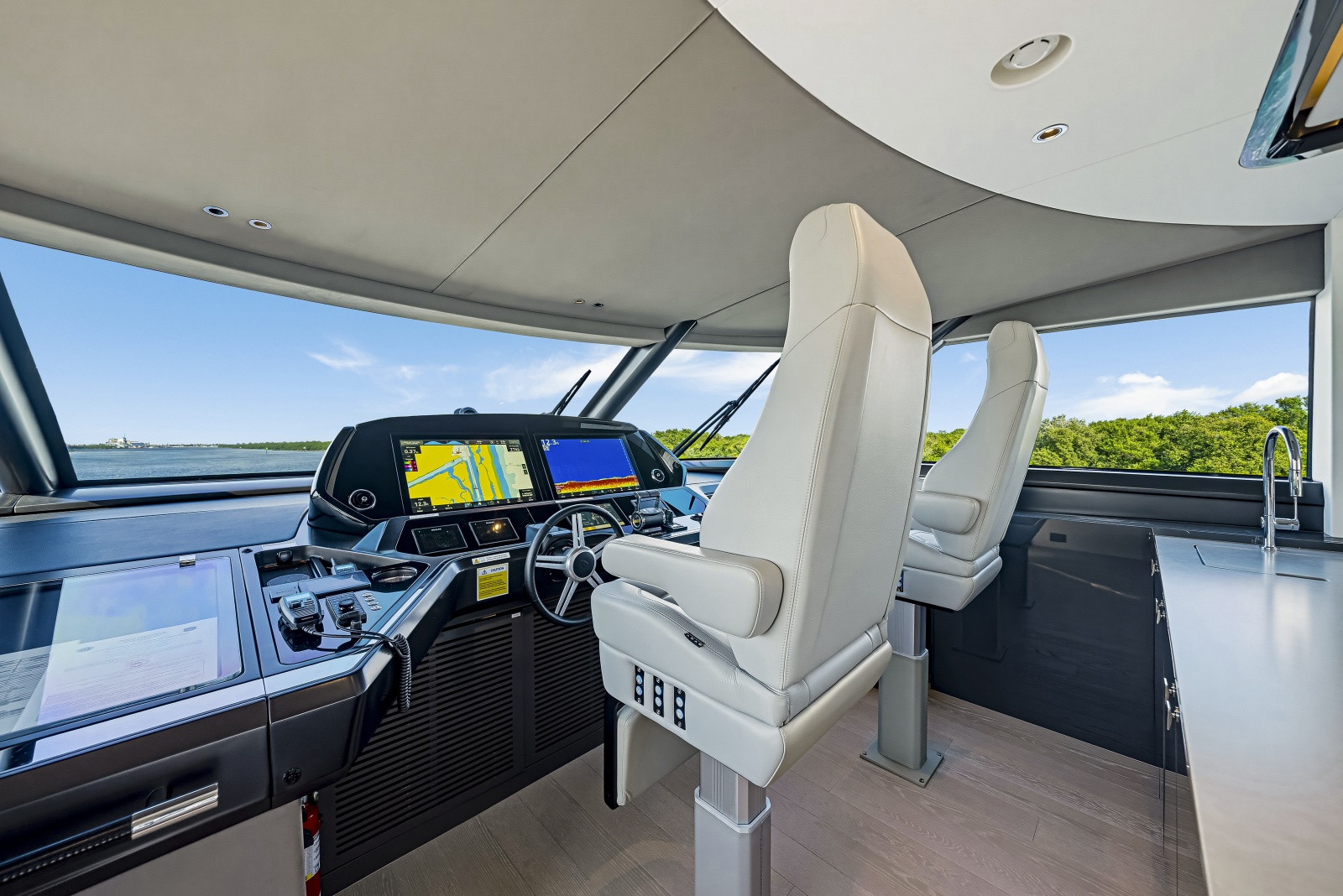 2025 Sunseeker 90 Ocean Enclosed