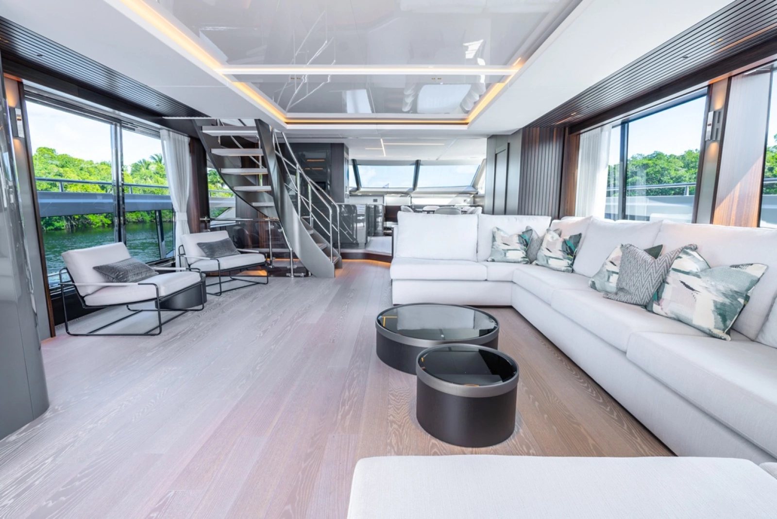 2025 Sunseeker 90 Ocean Enclosed