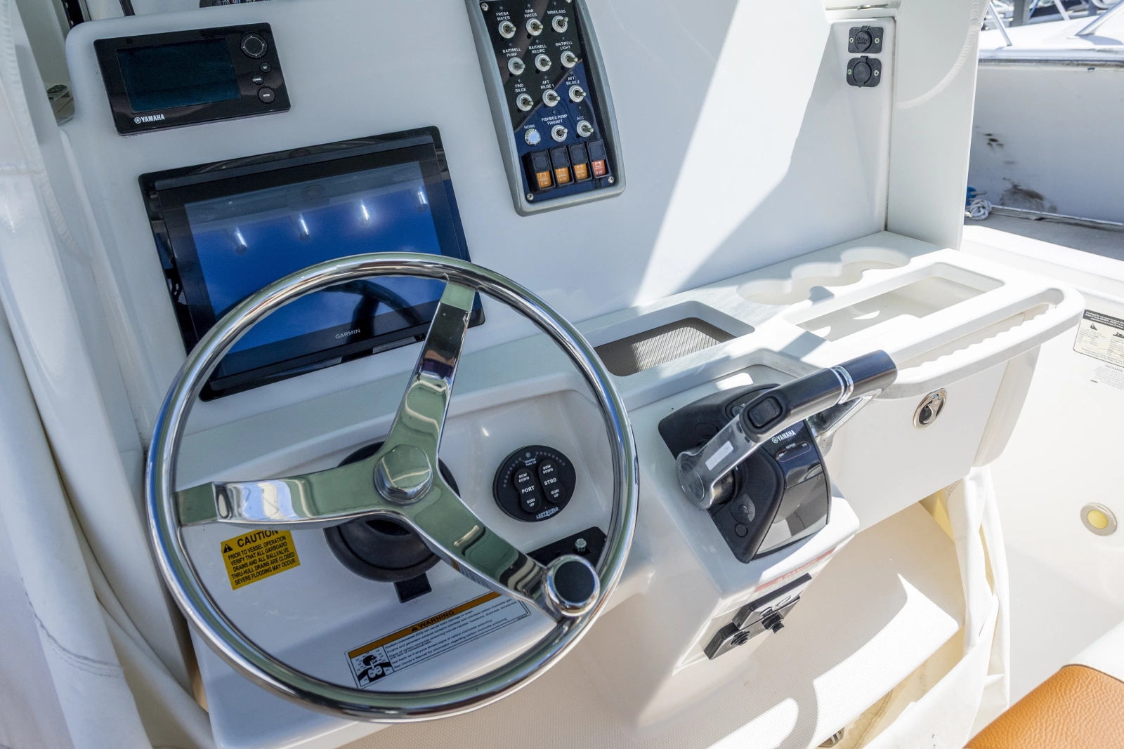 2012 Everglades 295 CENTER CONSOLE