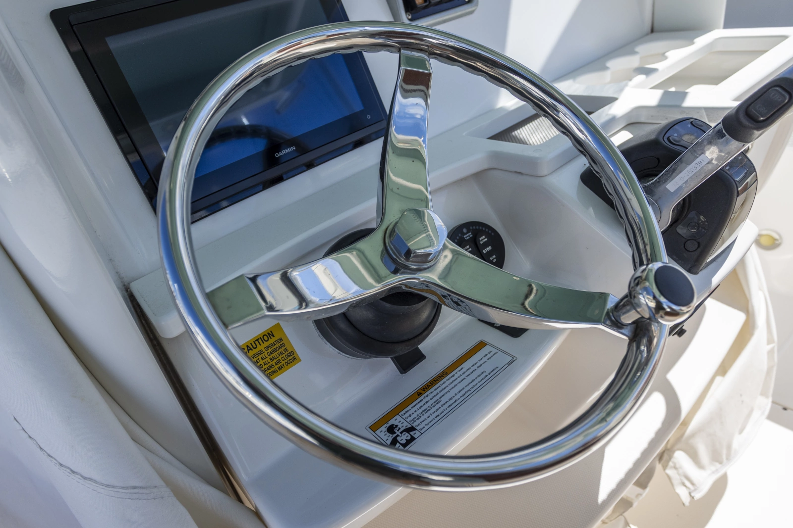 2012 Everglades 295 CENTER CONSOLE