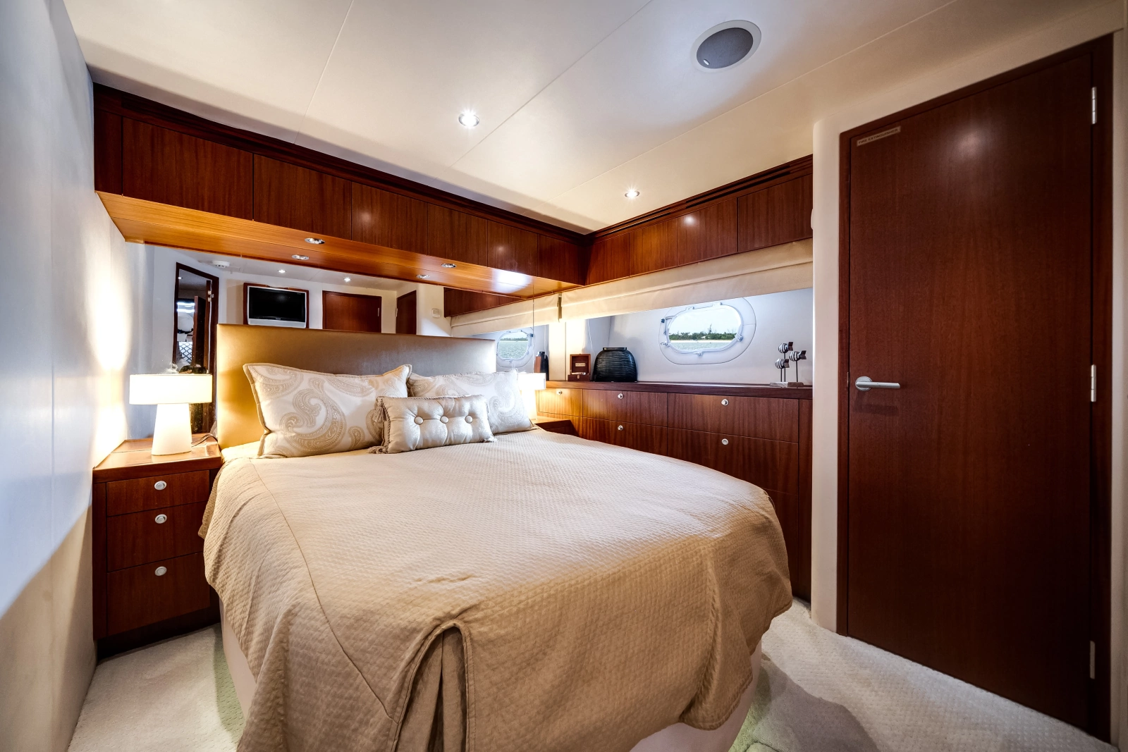 2008 Hatteras 