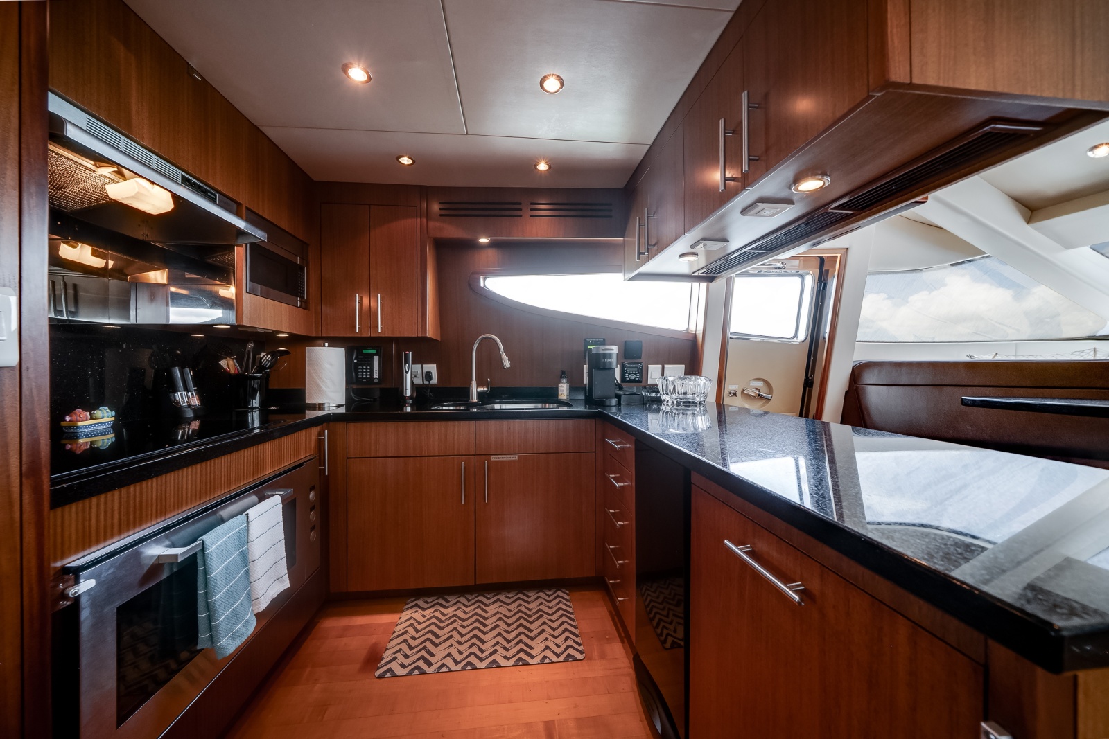 2008 Hatteras 