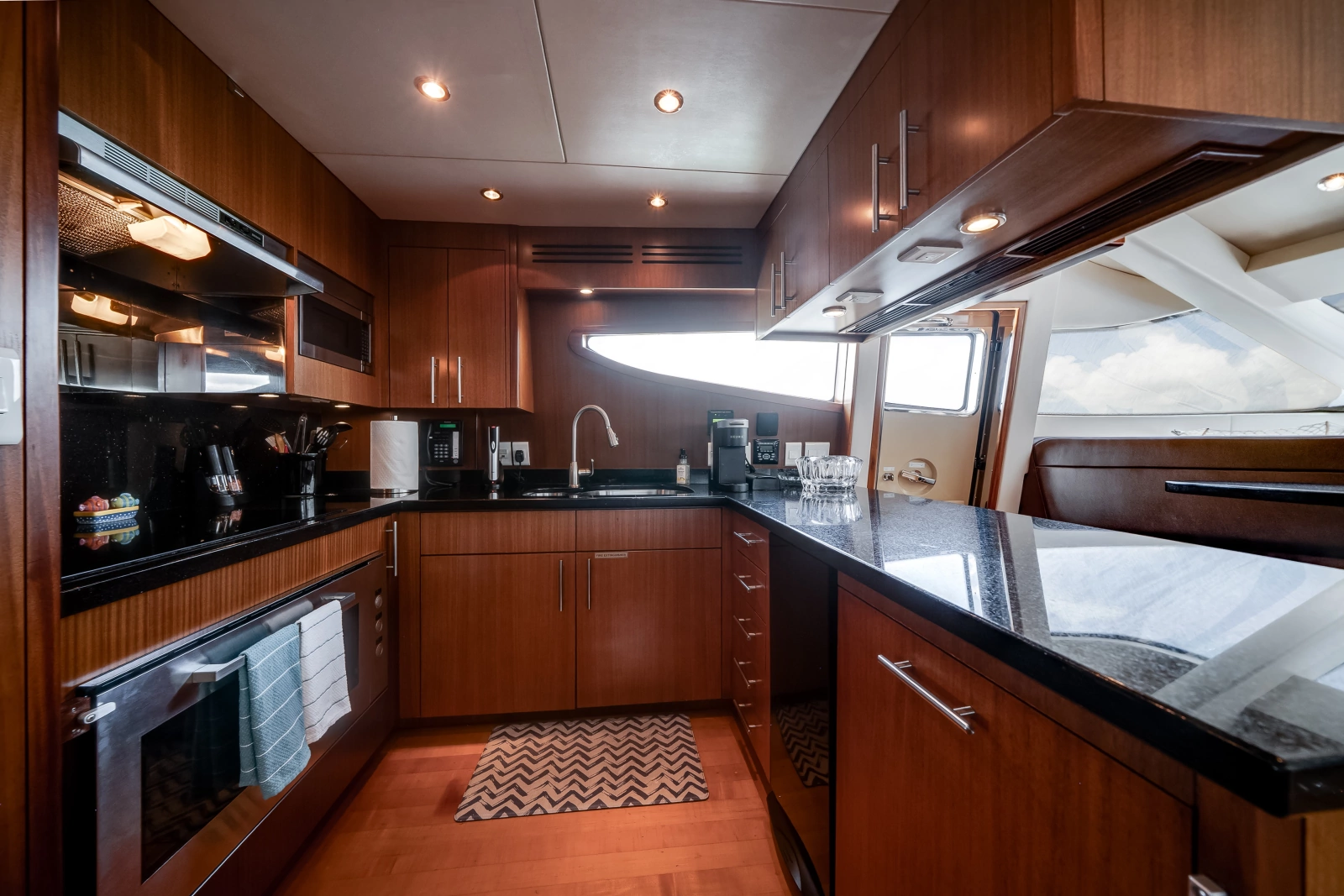 2008 Hatteras 