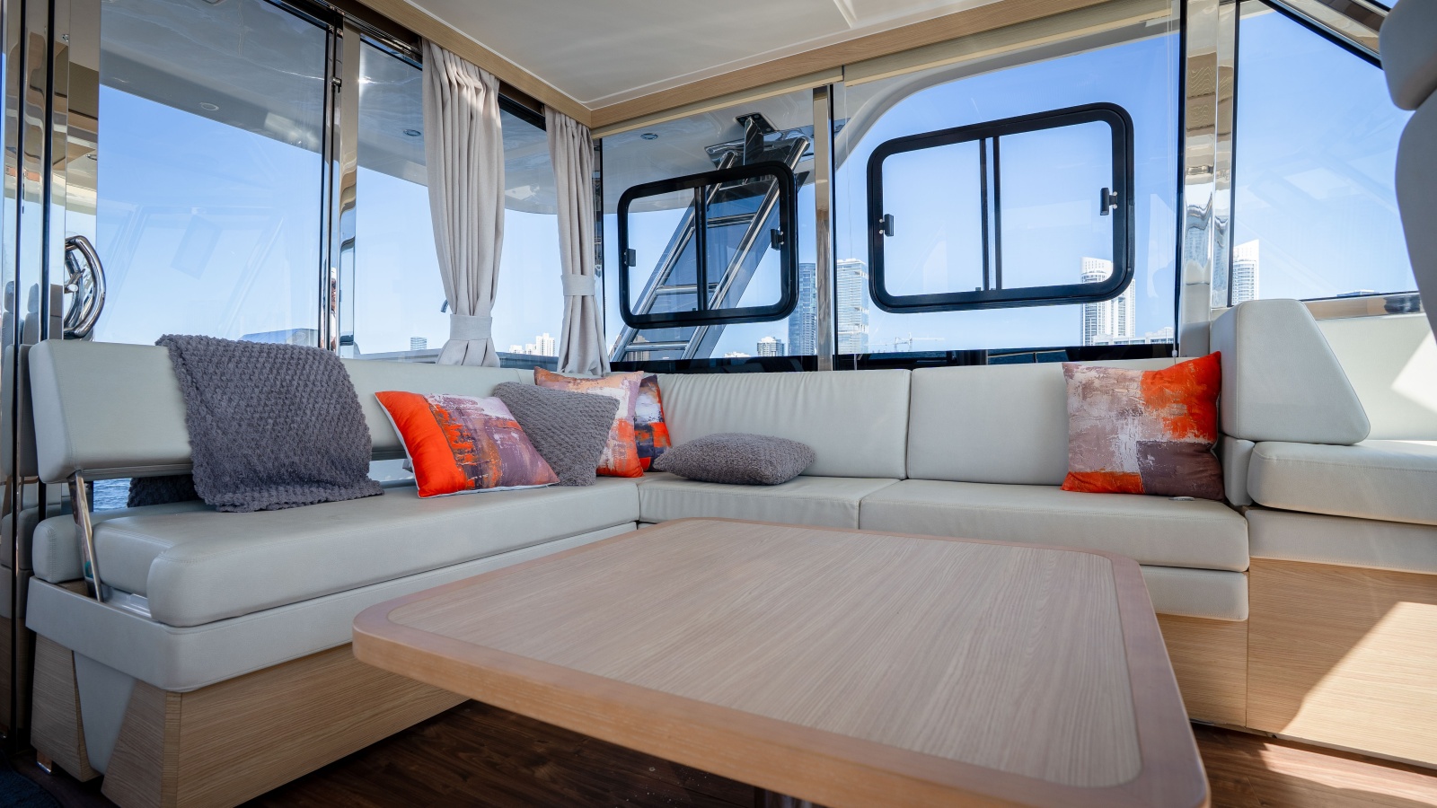 2025 Aquila 54 Yacht