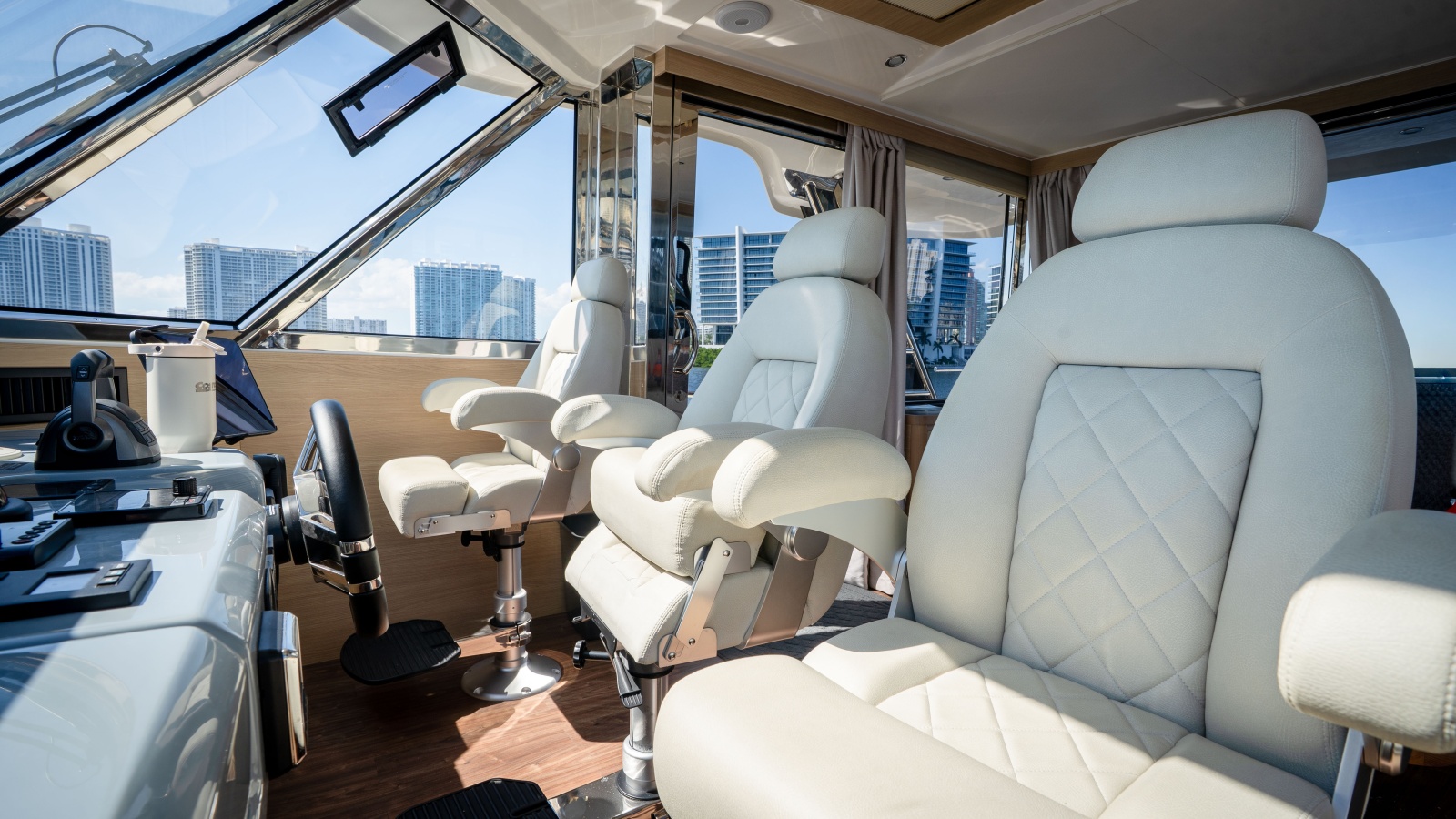2025 Aquila 54 Yacht