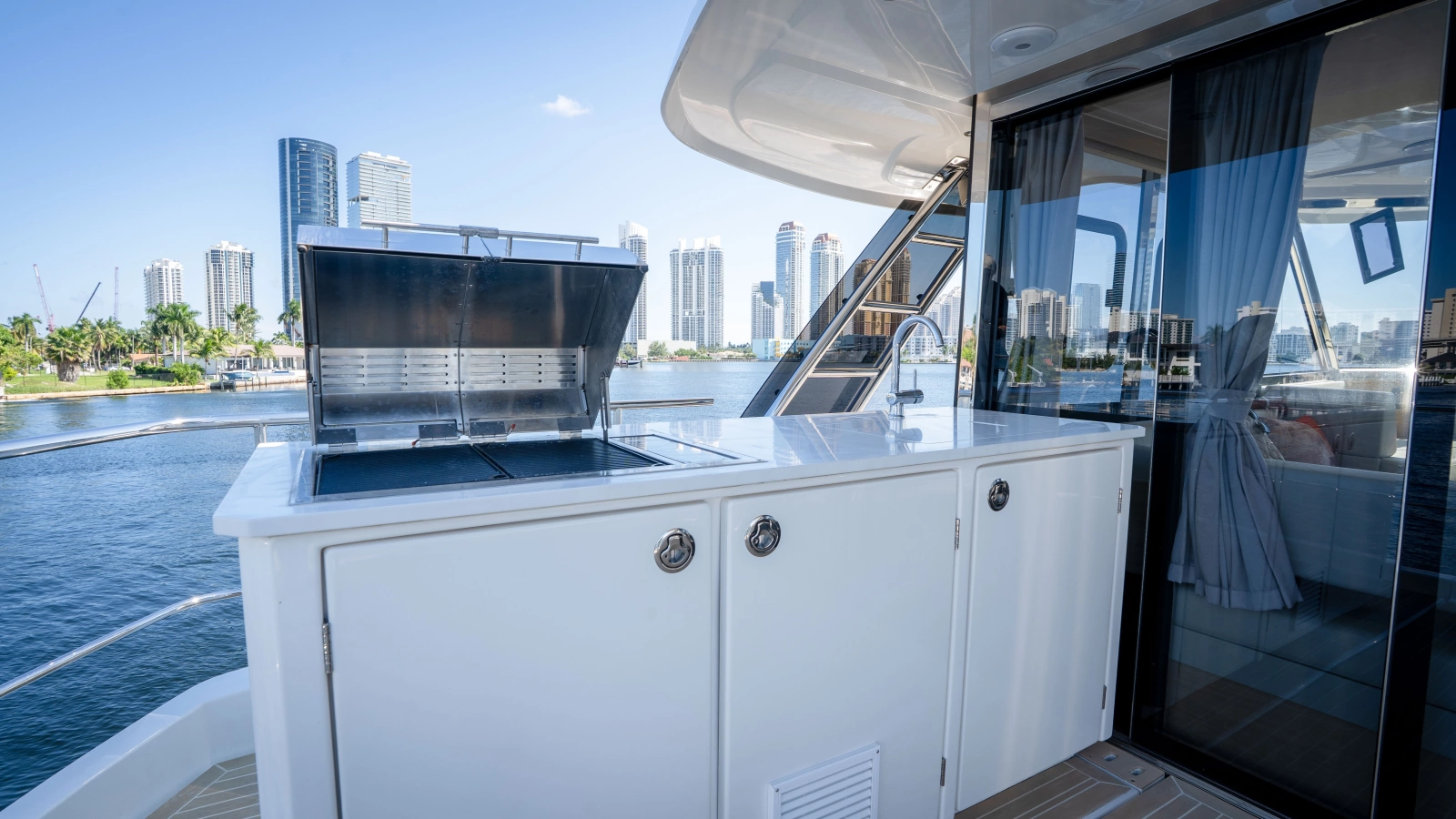 2025 Aquila 54 Yacht