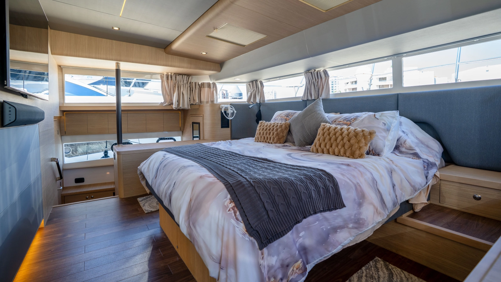 2025 Aquila 54 Yacht