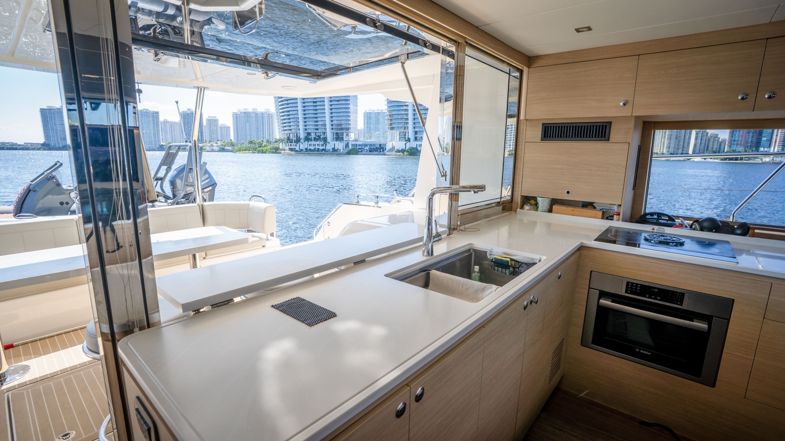 2025 Aquila 54 Yacht