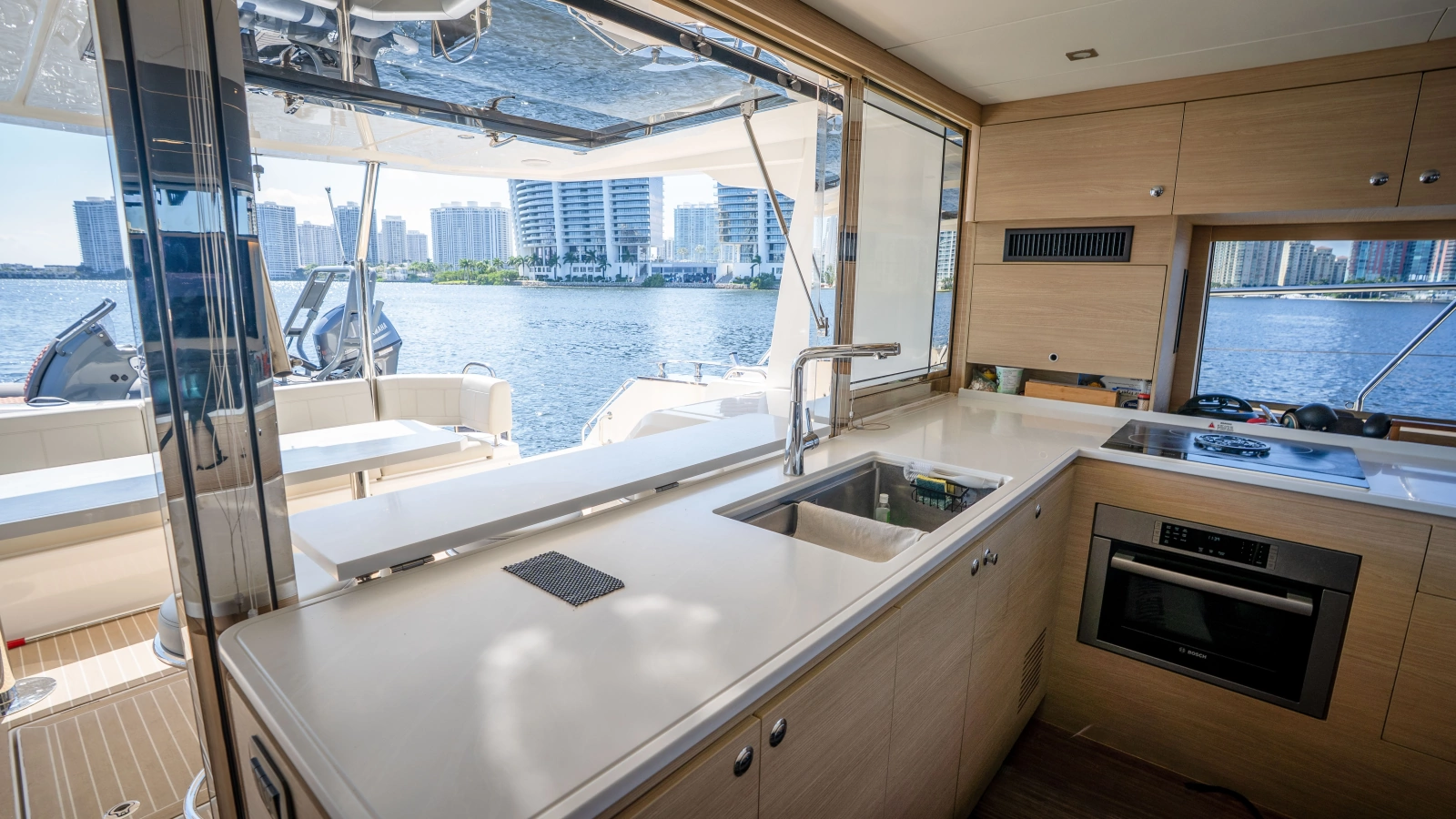 2025 Aquila 54 Yacht
