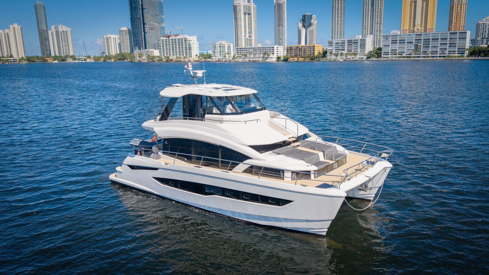 2025 Aquila 54 Yacht