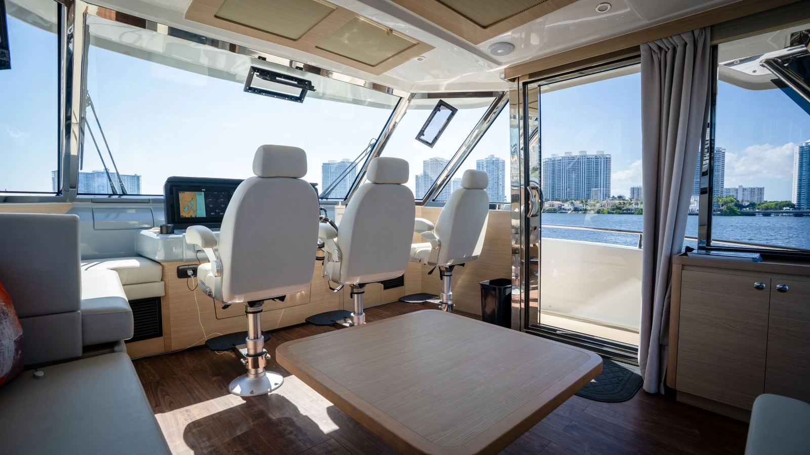 2025 Aquila 54 Yacht